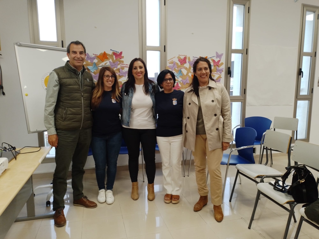 LA ESCUELA DE ADULTOS CLAUSURA LA JORNADA DE PUERTAS ABIERTAS CON ENORME ÉXITO.