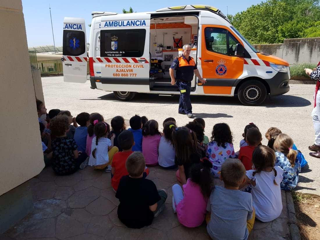 VISITA DE PROTECCIÓN CIVIL AL COLE DE INFANTIL