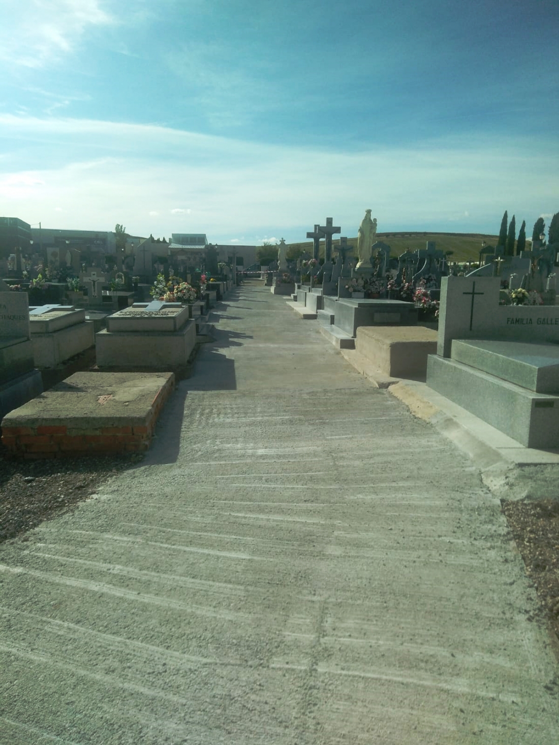 PAVIMENTACIÓN DEL PASILLO CENTRAL DEL CEMENTERIO