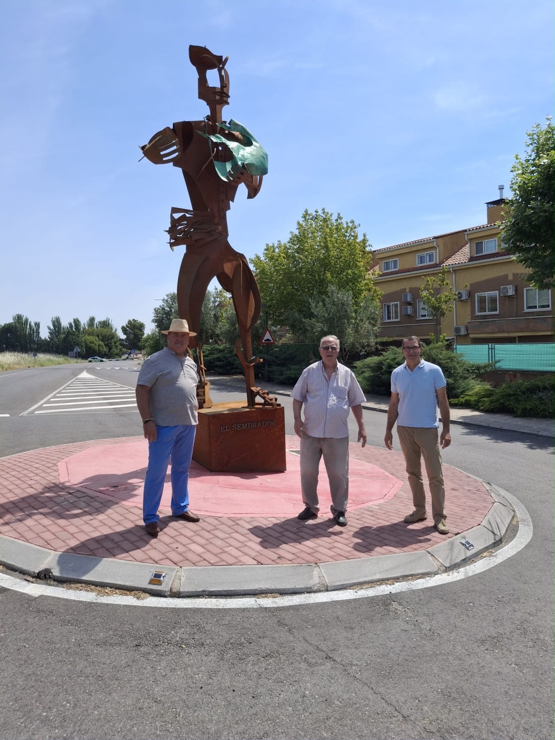 Ajalvir ya tiene su nueva escultura agrícola